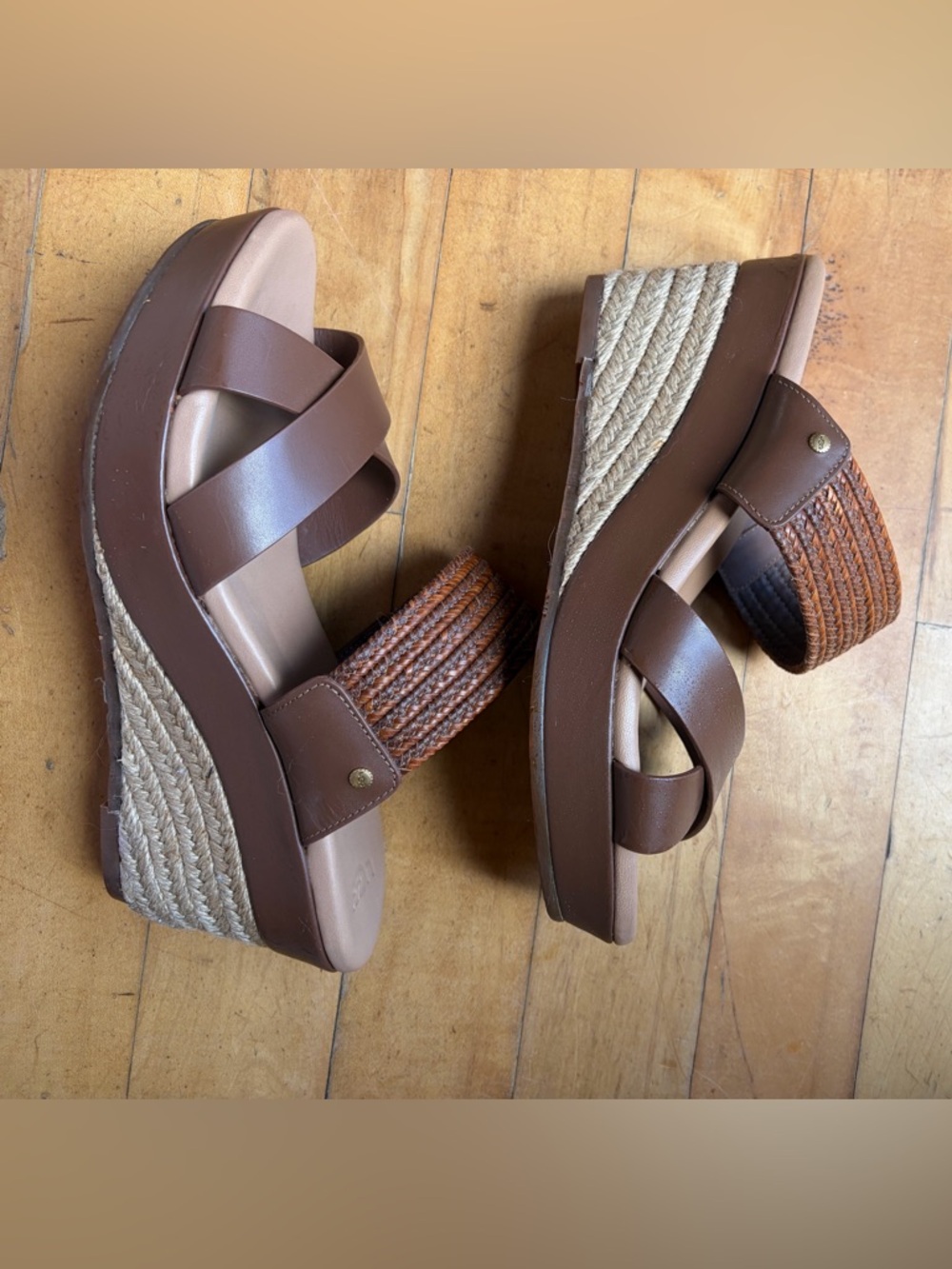 UGG Women's Brown Crossband & Woven Slide Sandals Never Worn!
